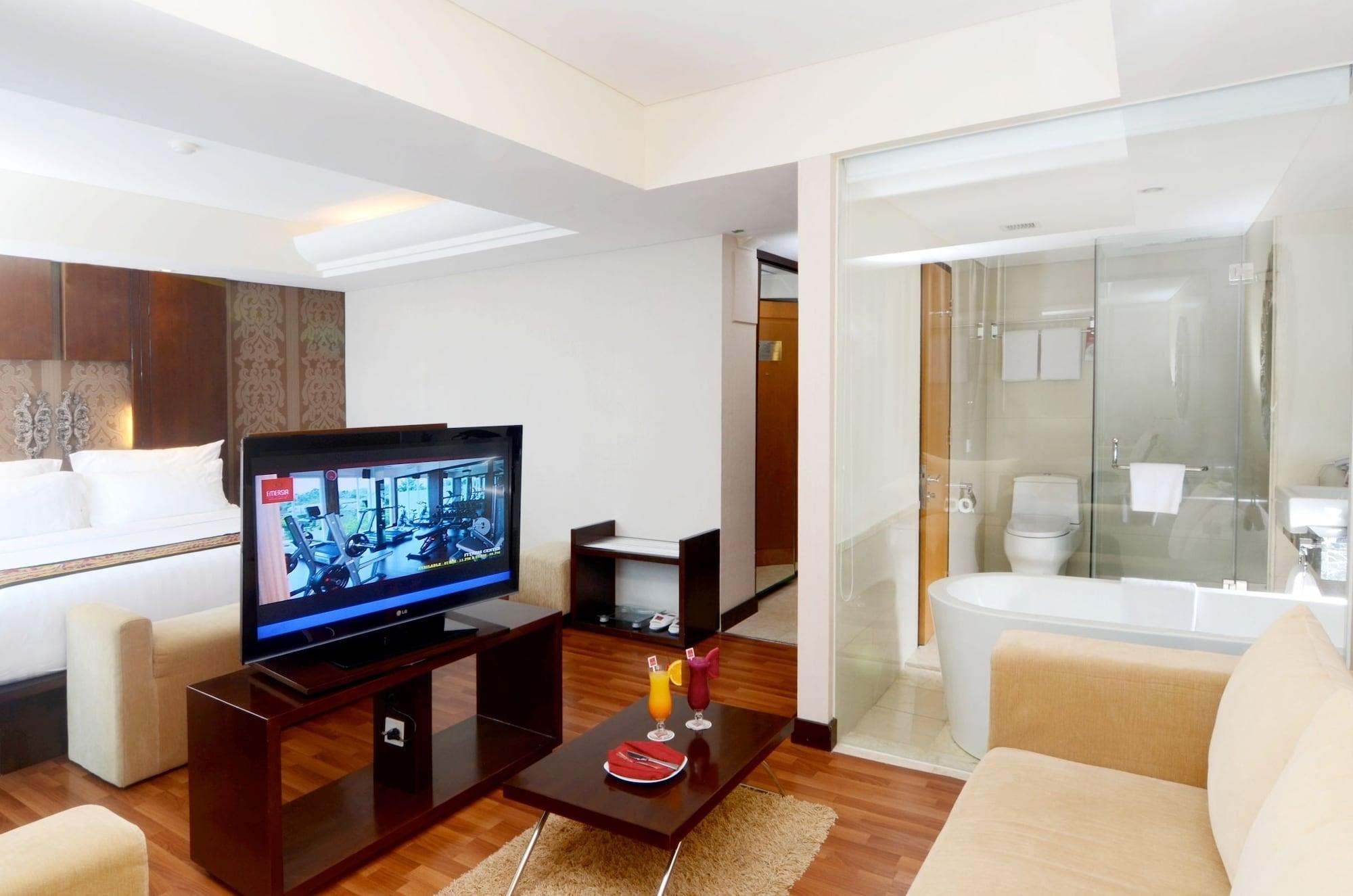 Emersia Hotel And Resort Bandar Lampung Extérieur photo