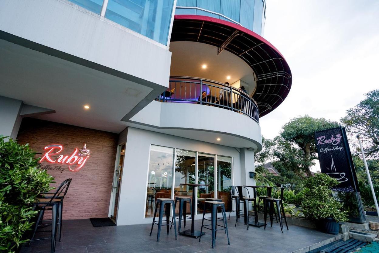 Emersia Hotel And Resort Bandar Lampung Extérieur photo
