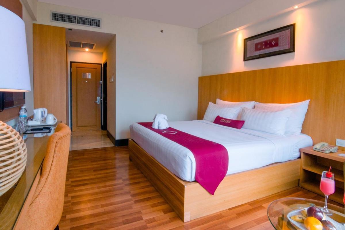Emersia Hotel And Resort Bandar Lampung Extérieur photo