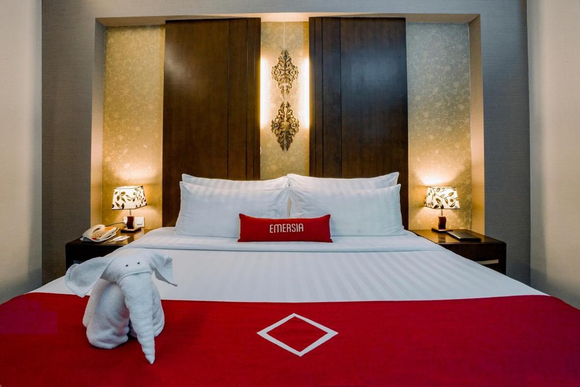 Emersia Hotel And Resort Bandar Lampung Extérieur photo