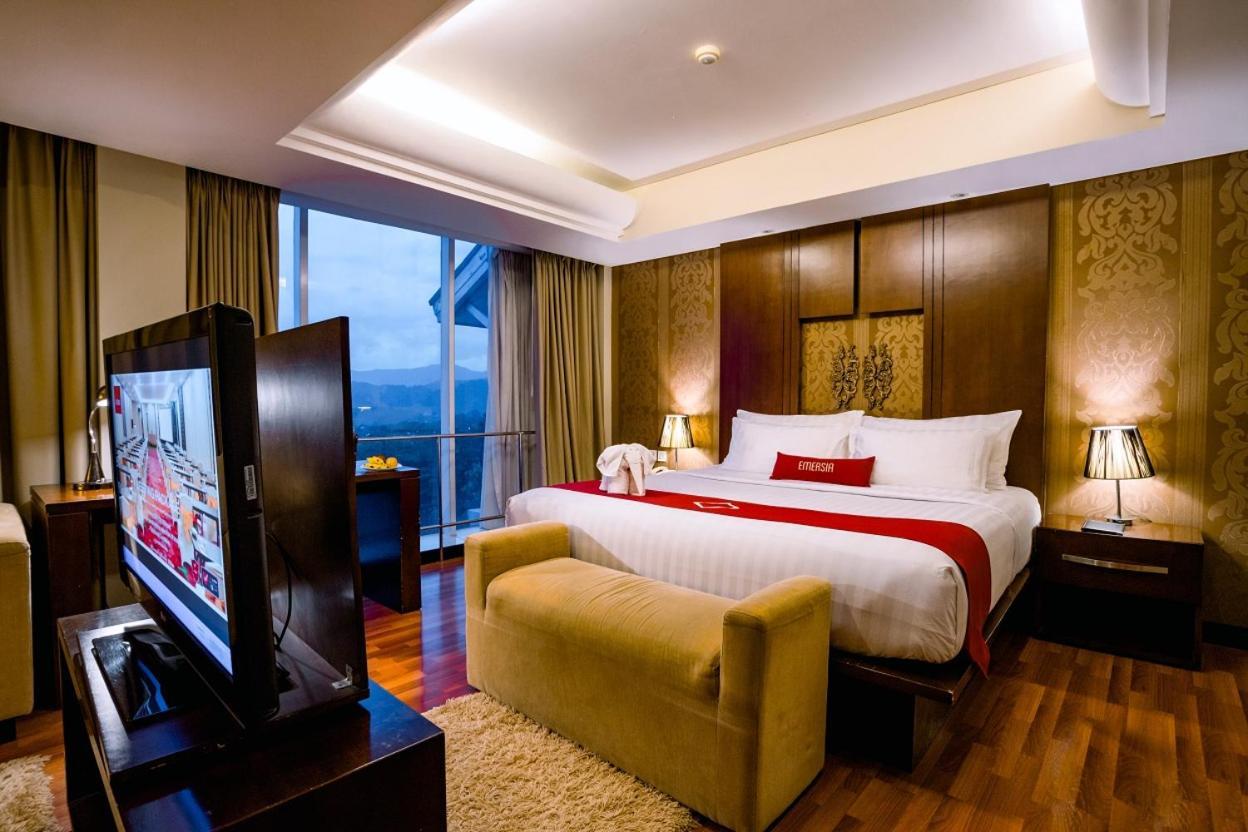 Emersia Hotel And Resort Bandar Lampung Extérieur photo