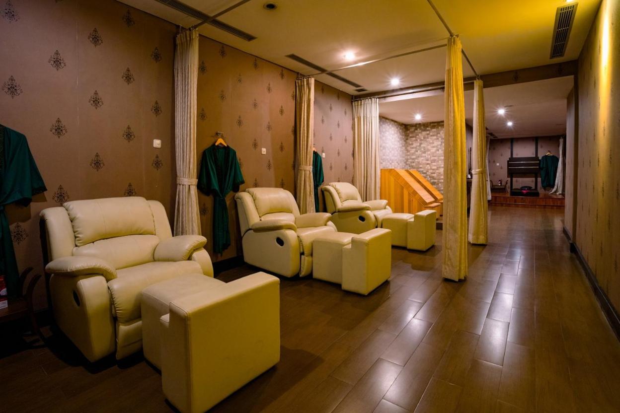Emersia Hotel And Resort Bandar Lampung Extérieur photo