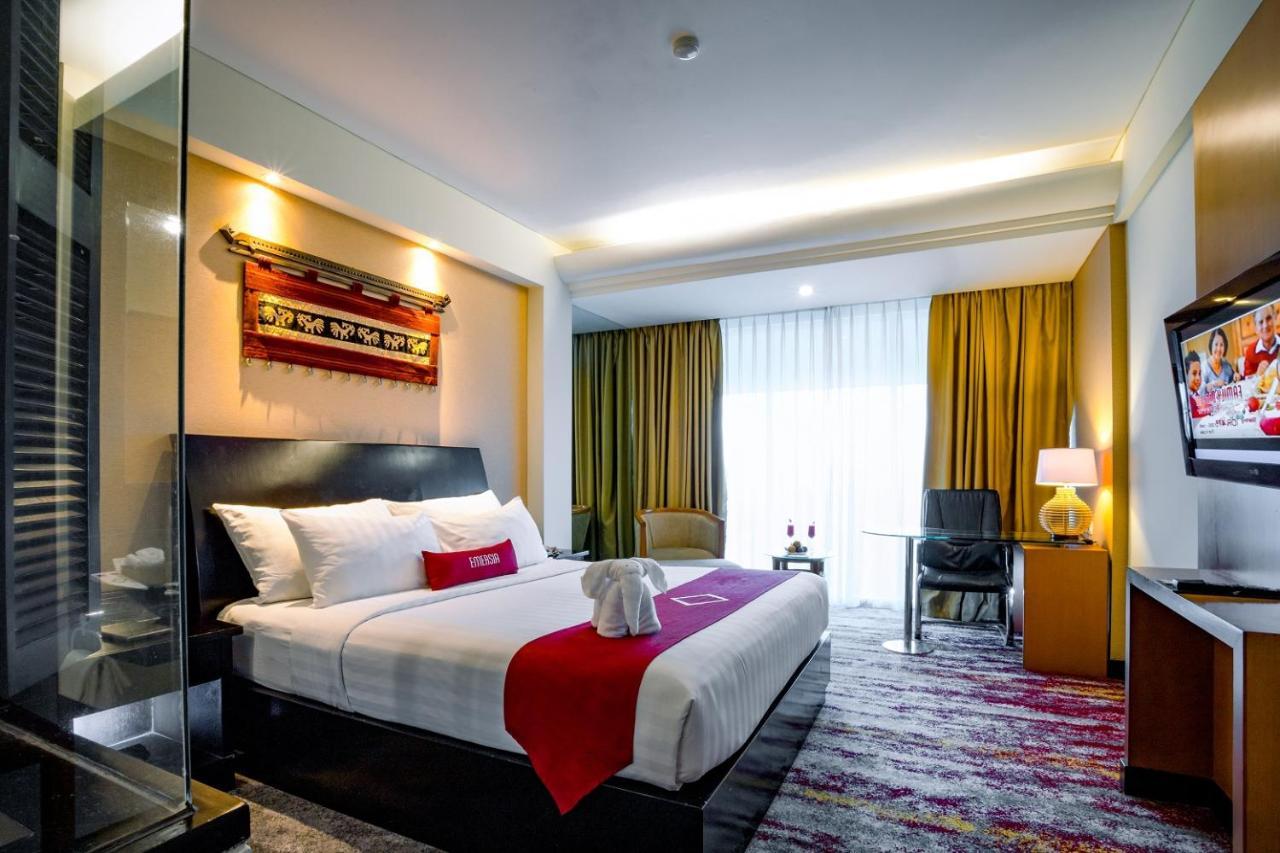 Emersia Hotel And Resort Bandar Lampung Extérieur photo