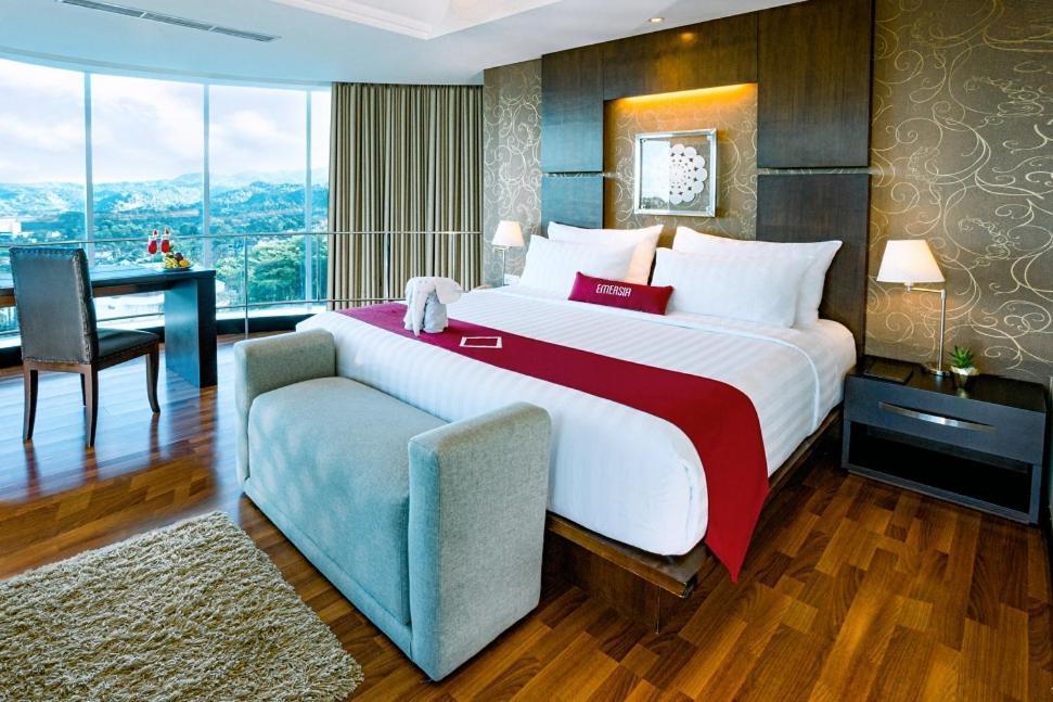 Emersia Hotel And Resort Bandar Lampung Extérieur photo
