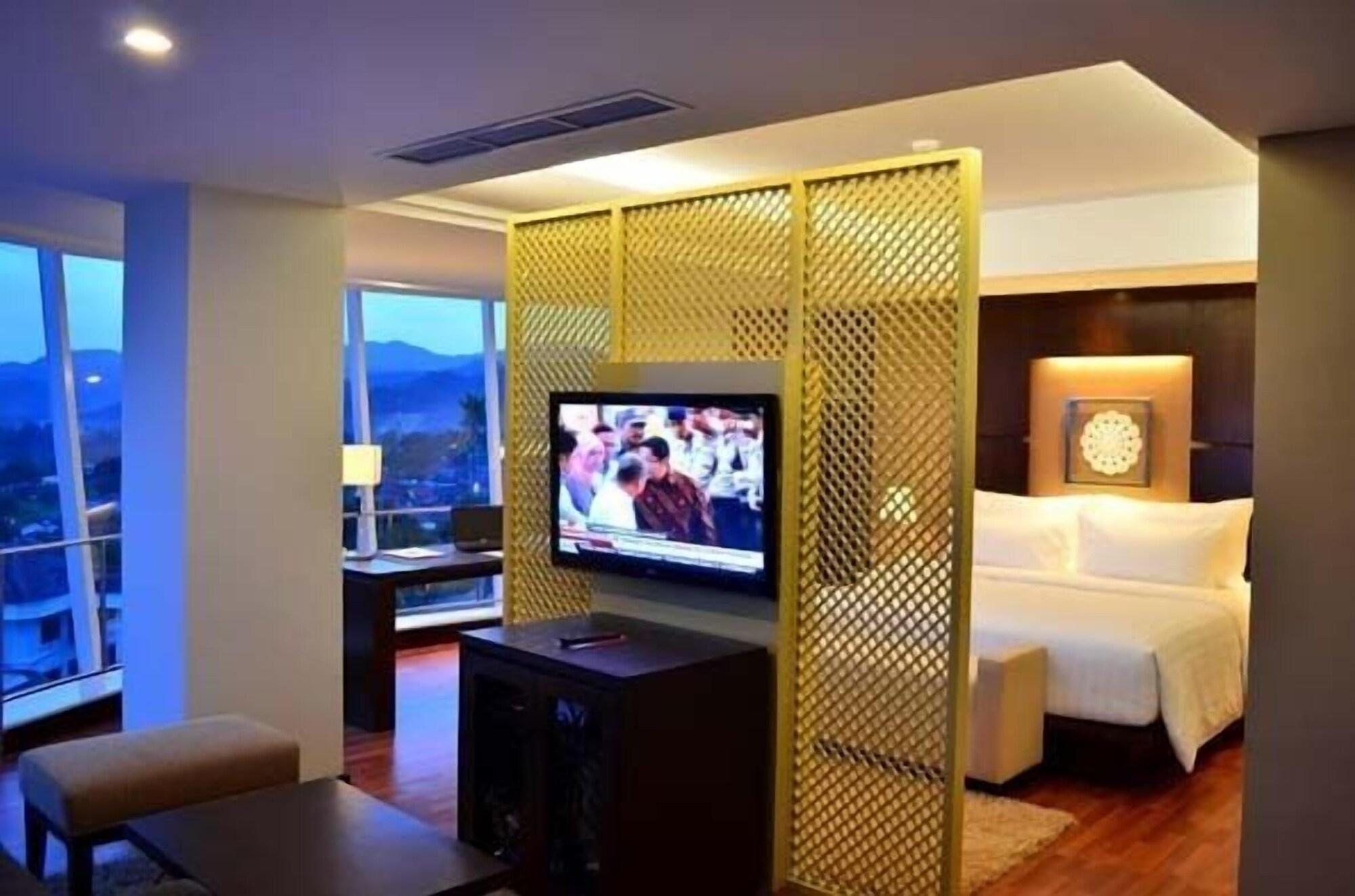 Emersia Hotel And Resort Bandar Lampung Extérieur photo